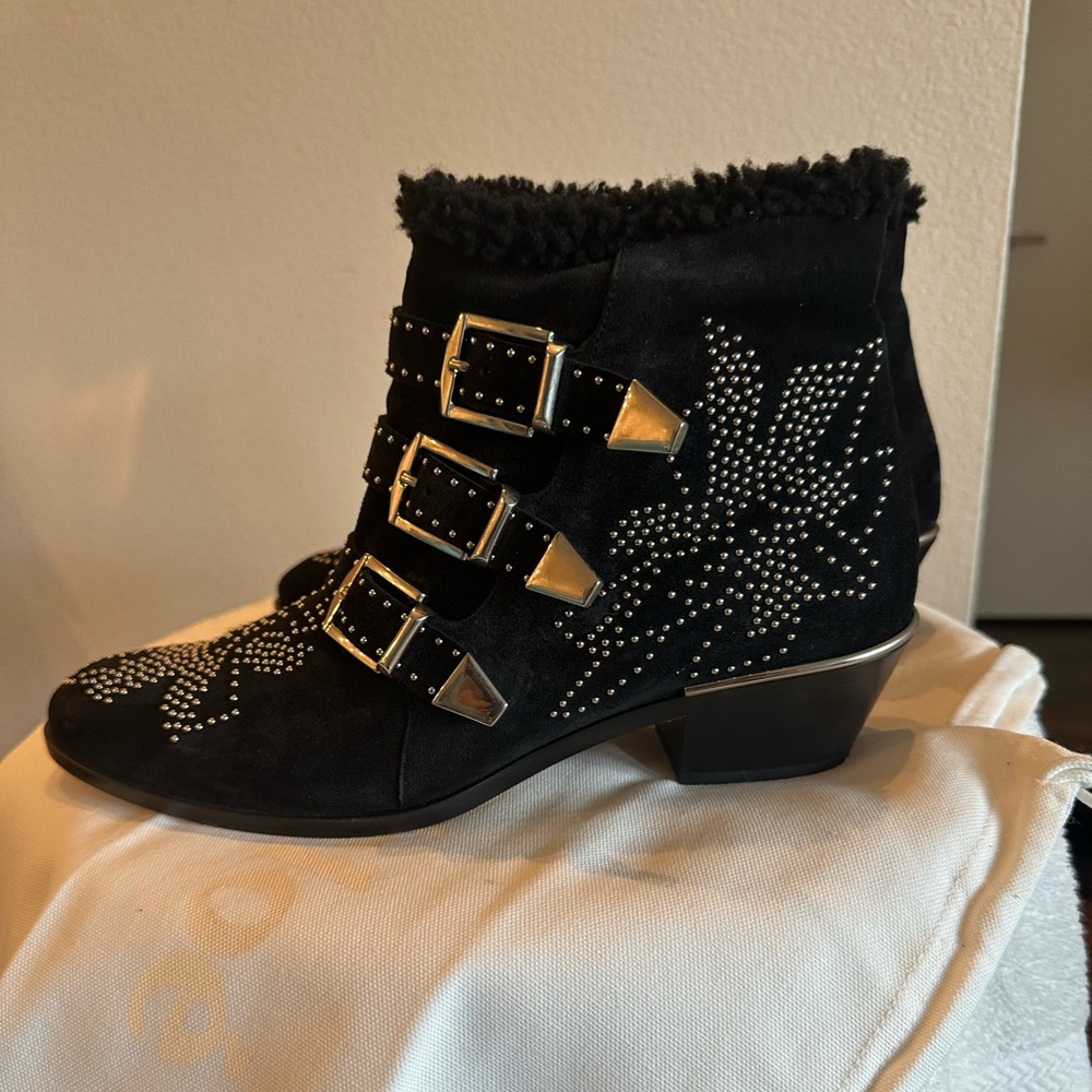 CHLOE’ Suzanne Stylish Black Ankle Boots with Studded Design
